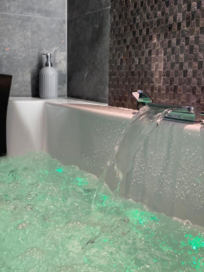 Apartament Bialy Z Jacuzzi Kraków Eksteriør billede