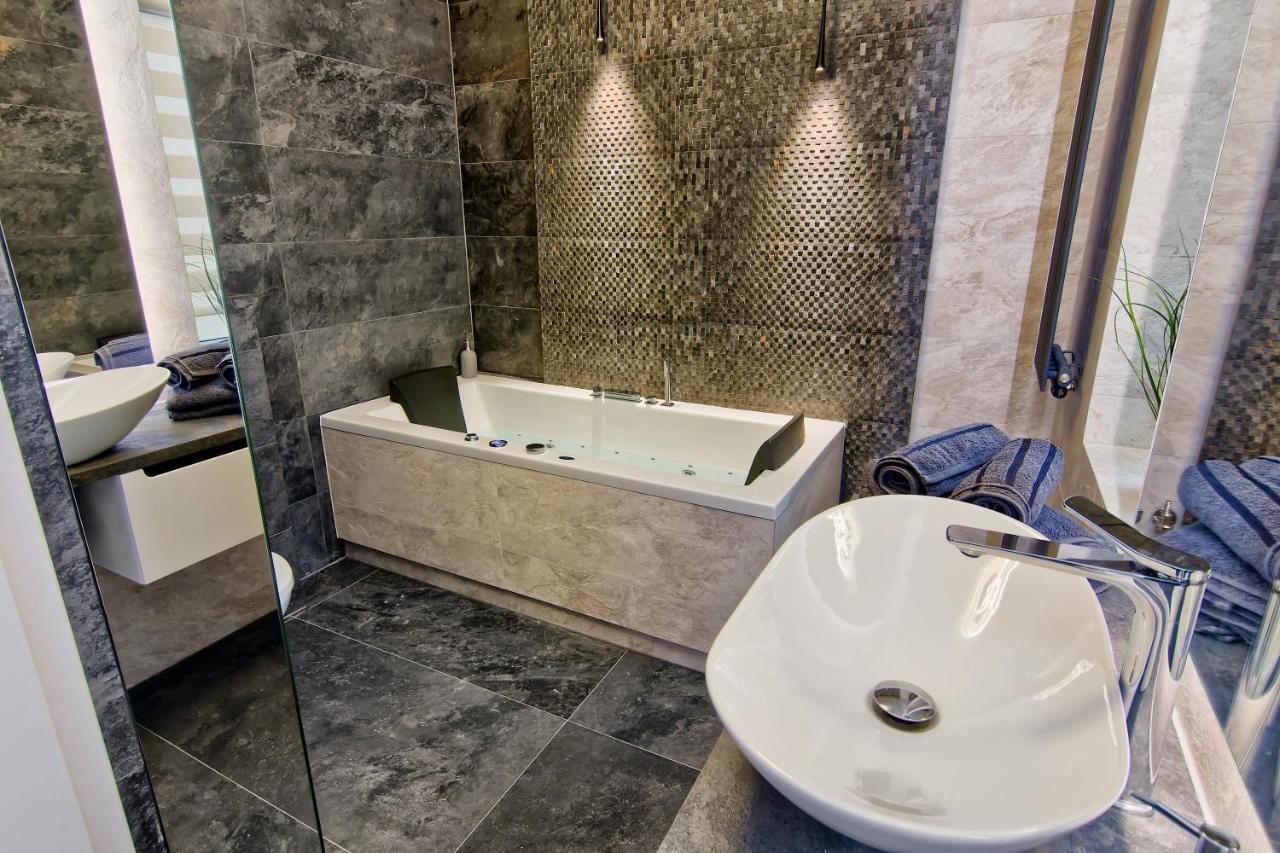 Apartament Bialy Z Jacuzzi Kraków Eksteriør billede