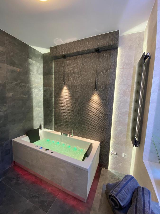 Apartament Bialy Z Jacuzzi Kraków Eksteriør billede