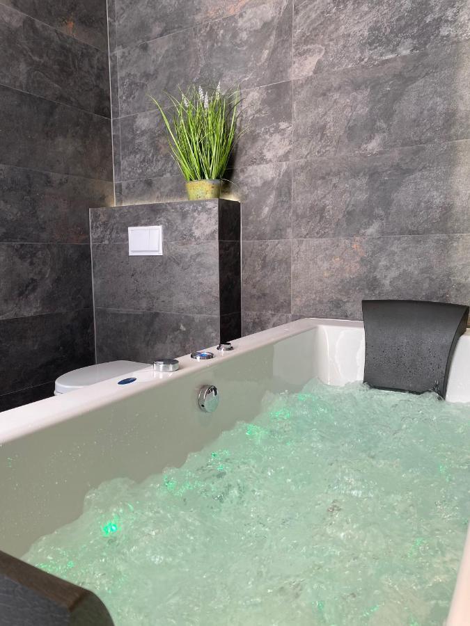 Apartament Bialy Z Jacuzzi Kraków Eksteriør billede